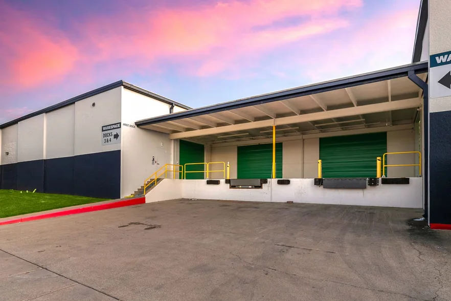 3131 W Bolt St warehouse, Fort Worth: exterior dock